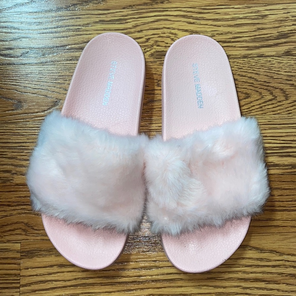 fur slippers